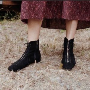 DOEN Victoriana Suede Lace-Up Ankle Boots Black, sz 8